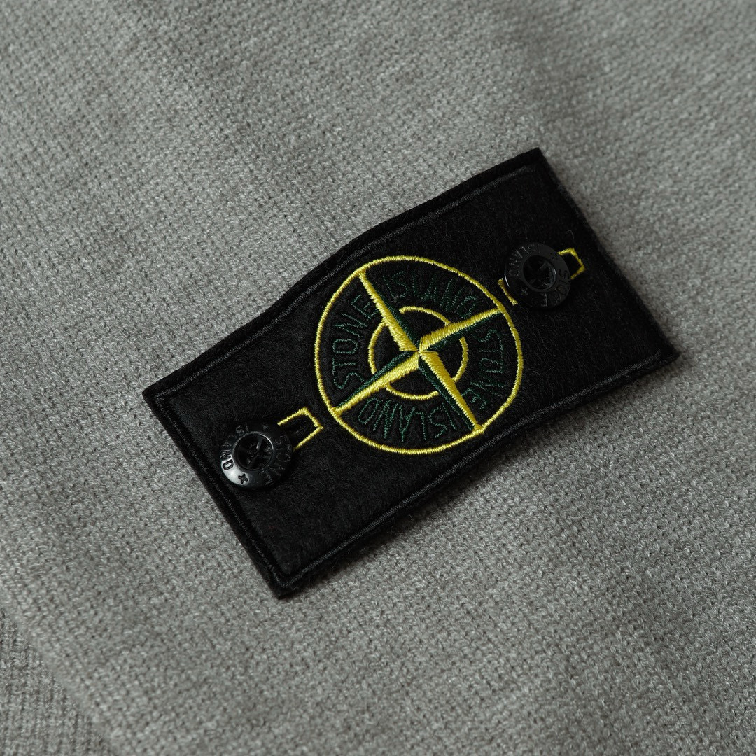 Sleek Sweatshirt with Monogram Design