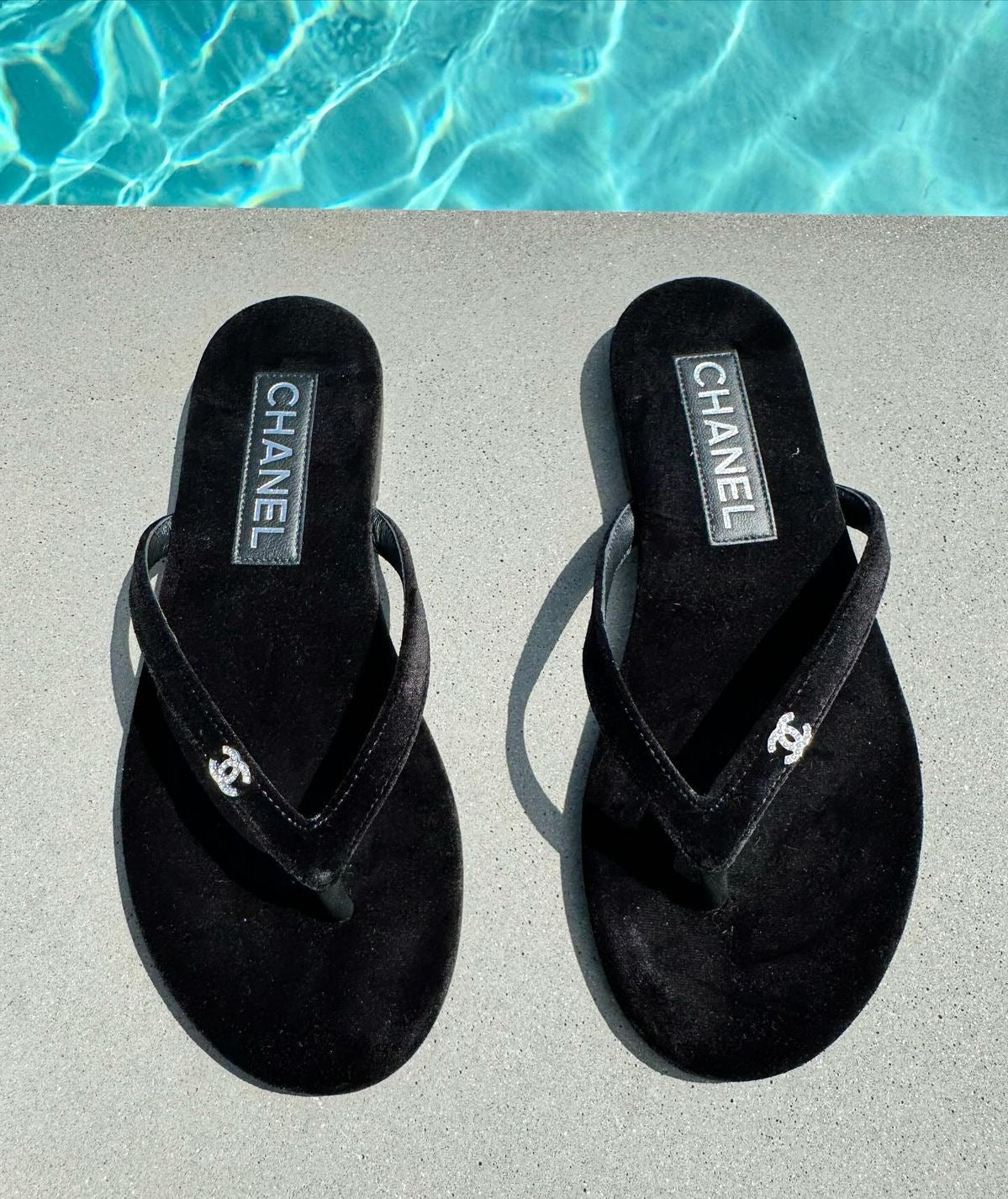 BLACK STRAP SANDALS