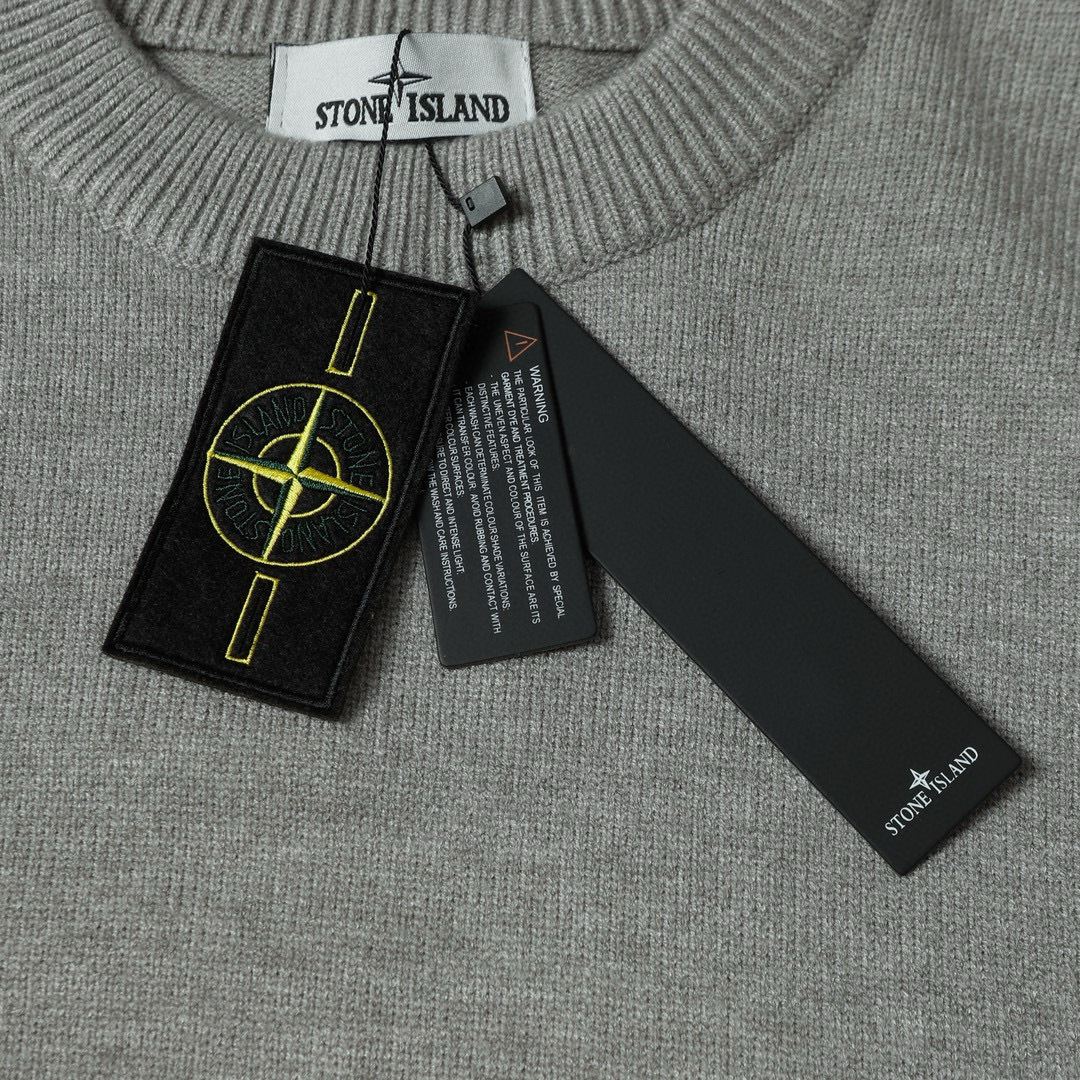Sleek Sweatshirt with Monogram Design