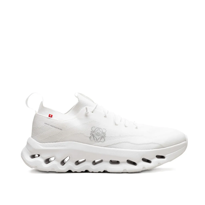 "LÖWE" On Cloud Tilt - Runner