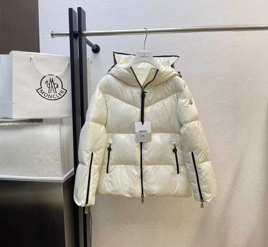 HOODED LETTER COAT WHITE