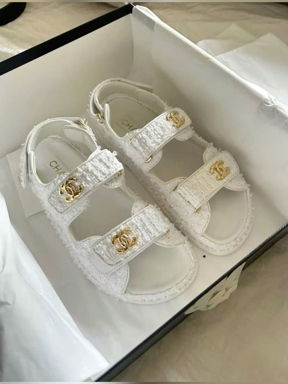 WHITE TEXTURED SANDALS