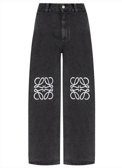 Knee pattern jeans