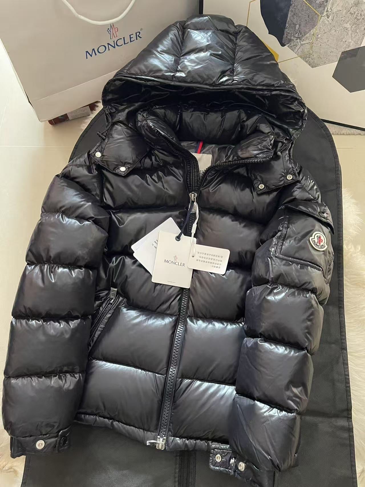 "MNCLR" Maya Puffer
