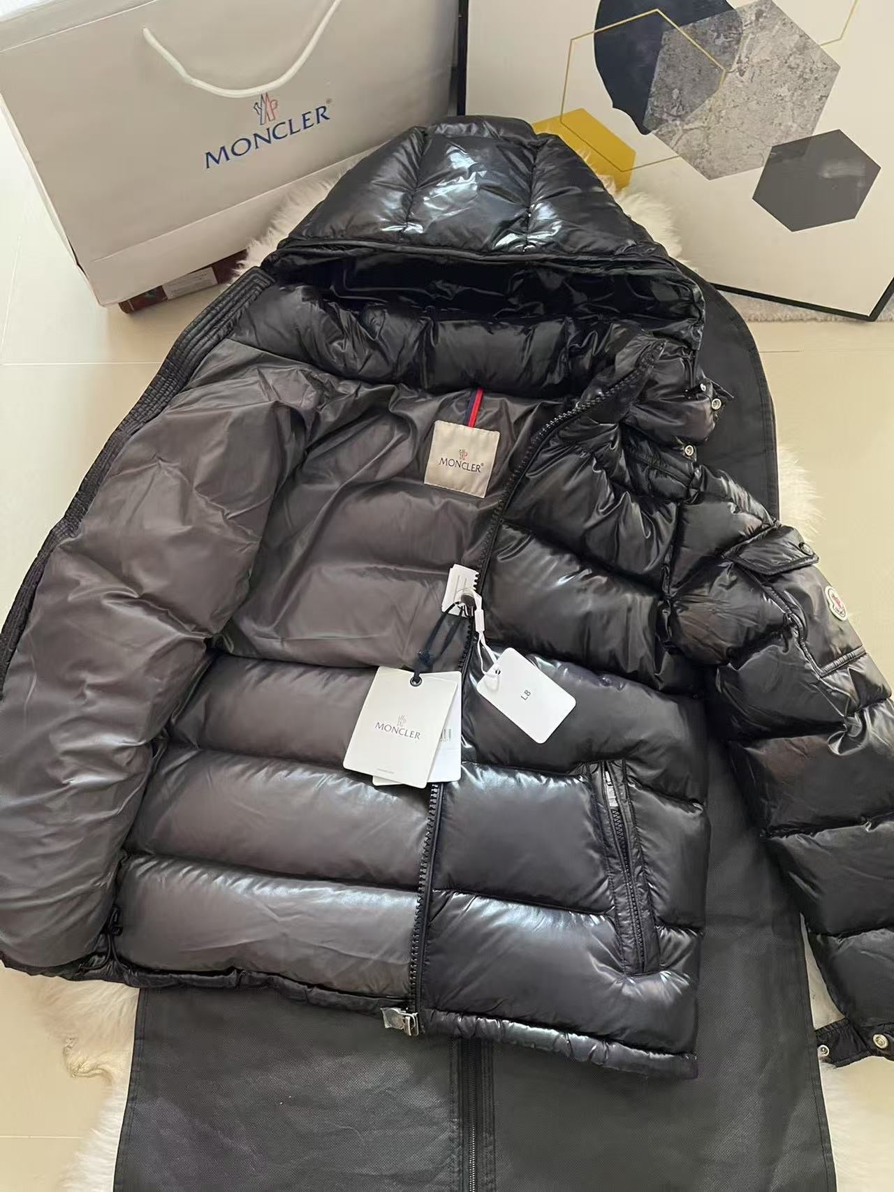 "MNCLR" Maya Puffer